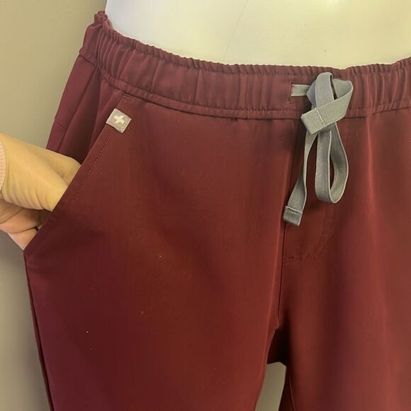 FIGS Burgundy Women’s Pull-On Pockets Elastic Waistband Drawstrings- Medium - Picture 5 of 13